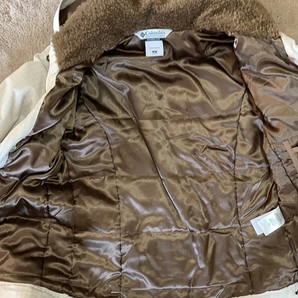 Columbia women’s medium ski/winter jacket - Picture 5 of 6